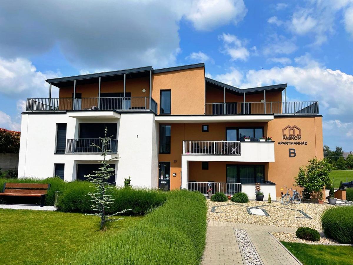 Paskom Apartmanhaz Nyergesujfalu Экстерьер фото